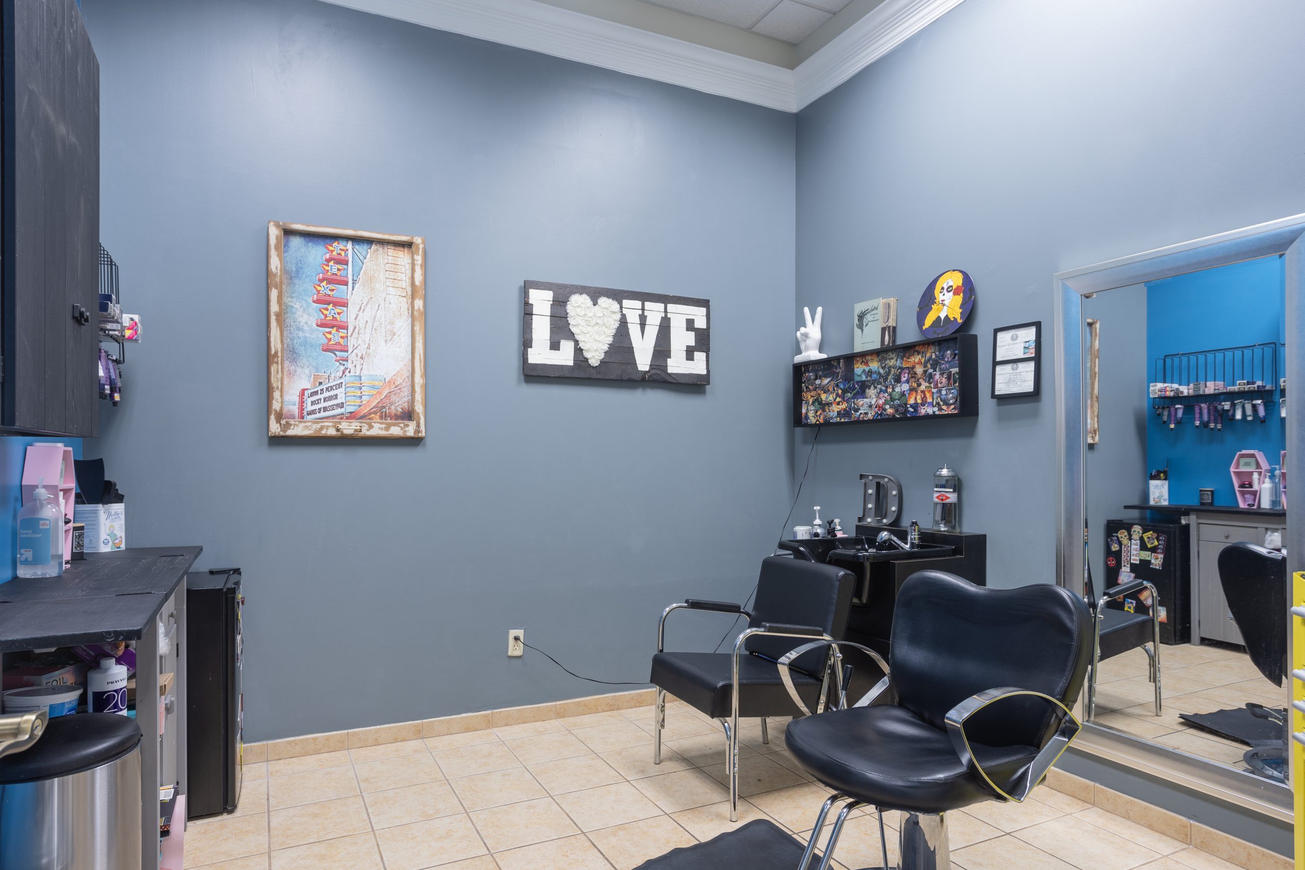 Image representing salon location selection, highlighting the importance of client accessibility, business location advantages, and luxury salon amenities in the DFW area.